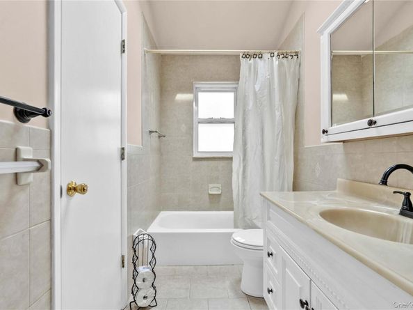 402 Clinton Avenue, Rockville Centre NY 11570
