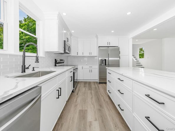 24 Calvert Avenue, West Babylon NY 11704