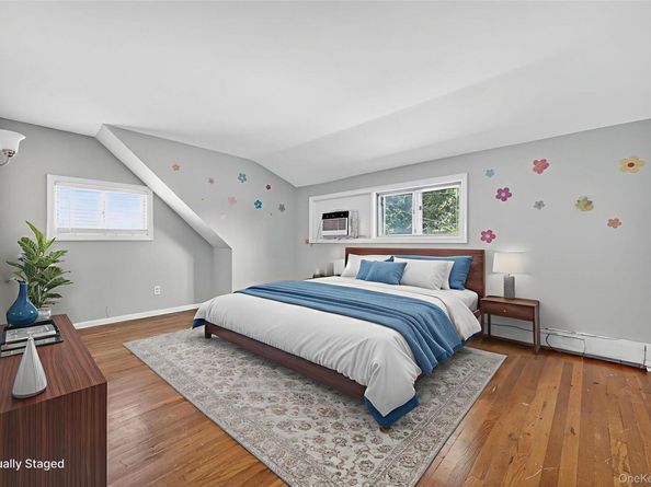 11 Foster Lane, Westbury NY 11590