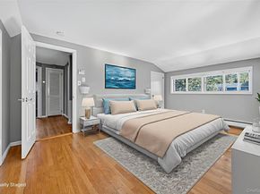 11 Foster Lane, Westbury NY 11590