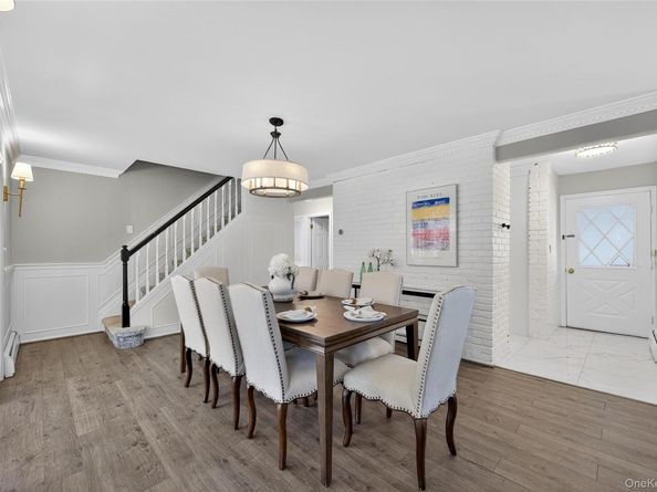 11 Foster Lane, Westbury NY 11590