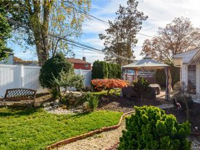 11 Foster Lane, Westbury NY 11590