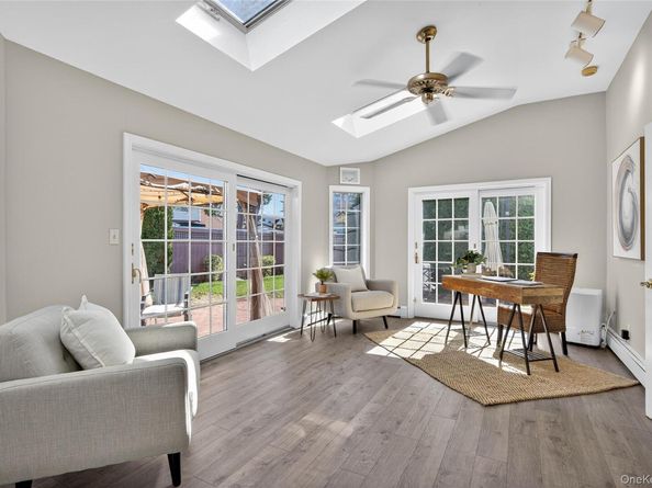 11 Foster Lane, Westbury NY 11590