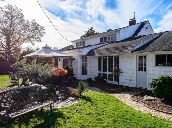11 Foster Lane, Westbury NY 11590