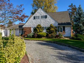 11 Foster Lane, Westbury NY 11590