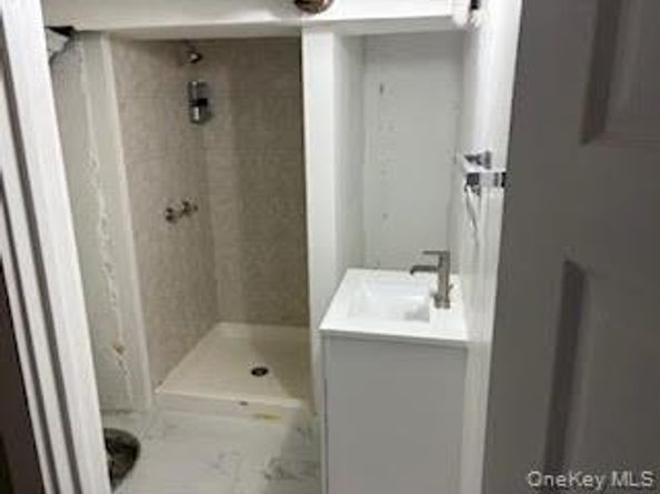 37 E Maple Street, Central Islip NY 11722