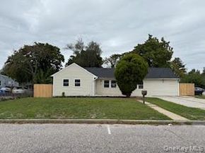 37 E Maple Street, Central Islip NY 11722