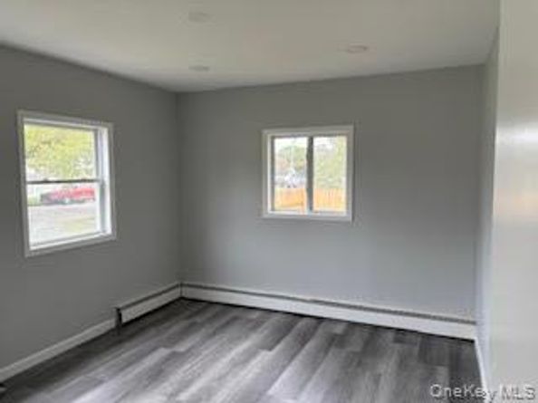 37 E Maple Street, Central Islip NY 11722