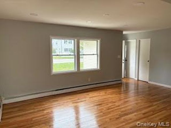 37 E Maple Street, Central Islip NY 11722