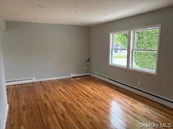 37 E Maple Street, Central Islip NY 11722