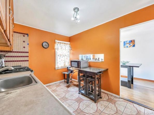 529 Clinton Avenue, Rockville Centre NY 11570