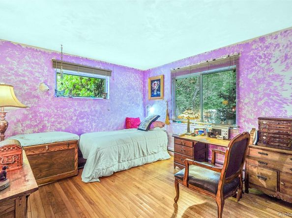 271 Bread And Cheese Hollow Road, Northport NY 11768