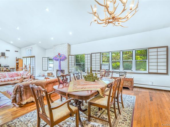 271 Bread And Cheese Hollow Road, Northport NY 11768