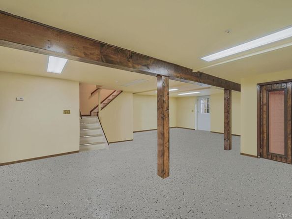 271 Bread And Cheese Hollow Road, Northport NY 11768