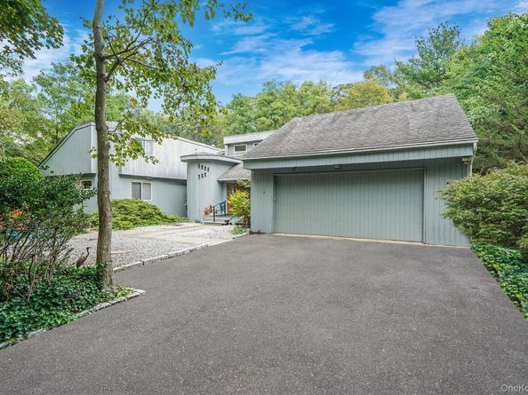 271 Bread And Cheese Hollow Road, Northport NY 11768