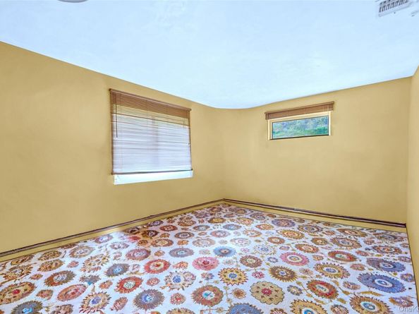 271 Bread And Cheese Hollow Road, Northport NY 11768