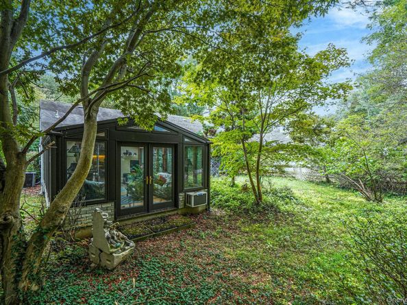 271 Bread And Cheese Hollow Road, Northport NY 11768