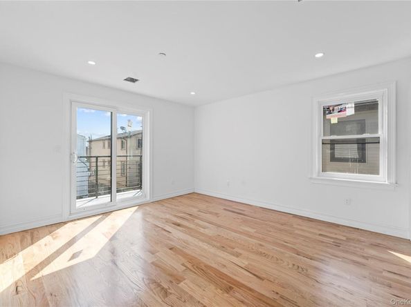 258-10 147 Road, Rosedale NY 11422