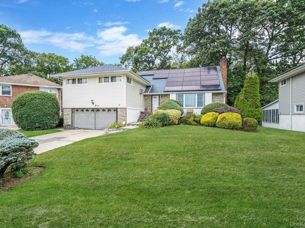 7 Wilbur Lane, Roosevelt NY 11575