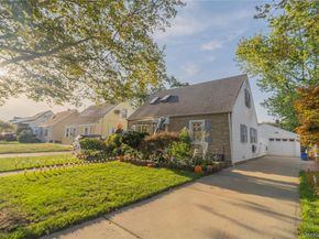 75 Peninsula Boulevard, Valley Stream NY 11581