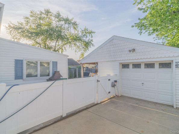 75 Peninsula Boulevard, Valley Stream NY 11581