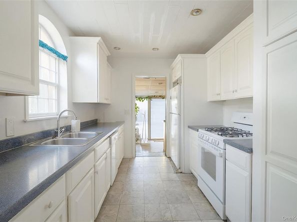 75 Peninsula Boulevard, Valley Stream NY 11581