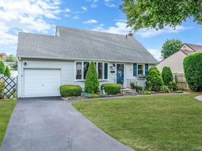 436 N Ontario Avenue, Lindenhurst NY 11757