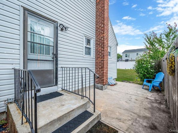 436 N Ontario Avenue, Lindenhurst NY 11757
