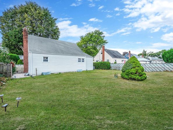 436 N Ontario Avenue, Lindenhurst NY 11757