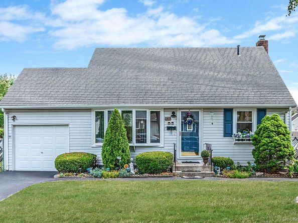 436 N Ontario Avenue, Lindenhurst NY 11757