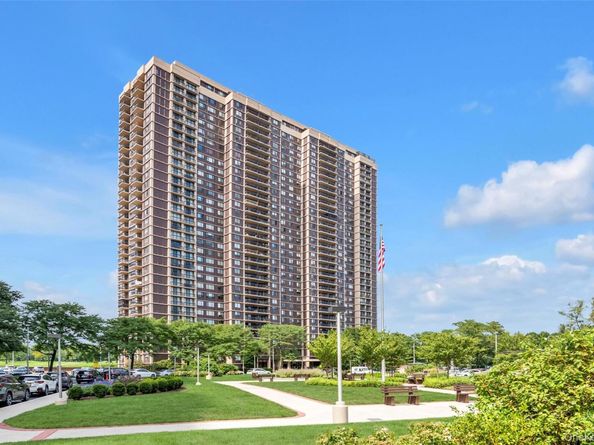 169-10 Grand Central Parkway 8Y, Floral Park NY 11005