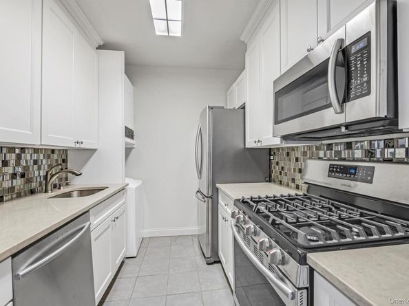 169-10 Grand Central Parkway 8Y, Floral Park NY 11005