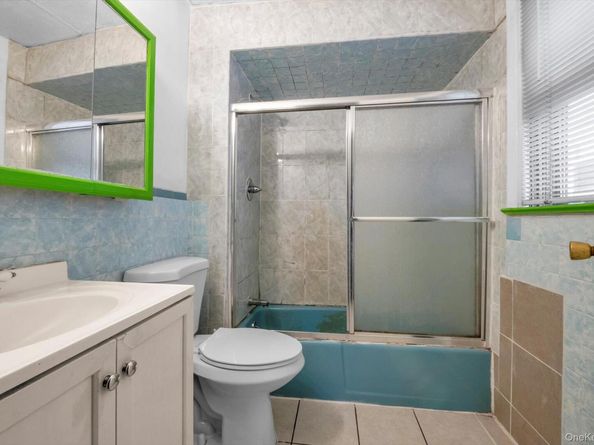 12401 9th Avenue, College Point NY 11356