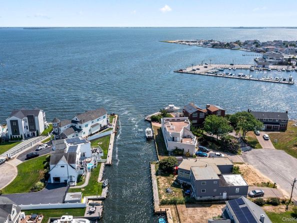 230 Sequams Lane Center, West Islip NY 11795