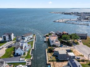 230 Sequams Lane Center, West Islip NY 11795