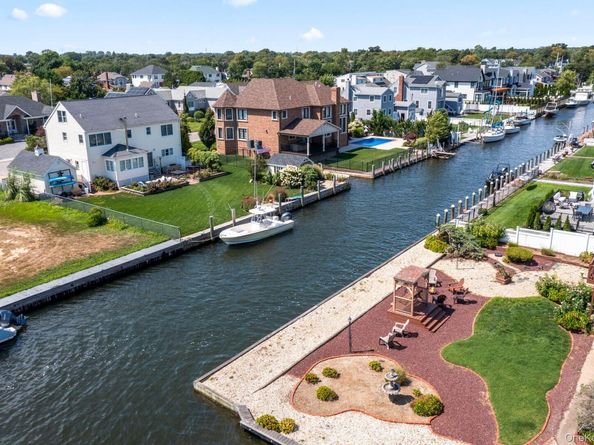 230 Sequams Lane Center, West Islip NY 11795
