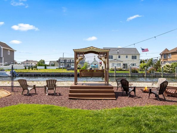 230 Sequams Lane Center, West Islip NY 11795