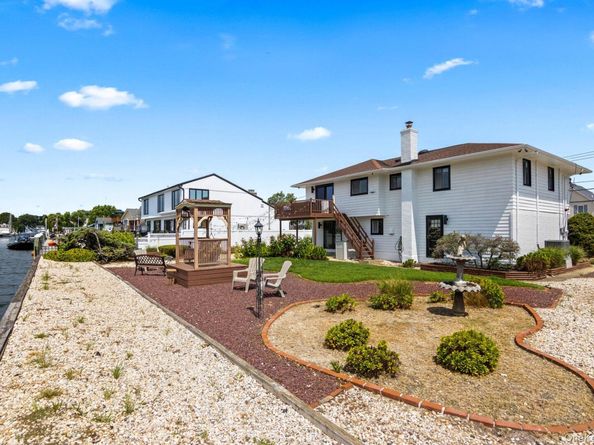 230 Sequams Lane Center, West Islip NY 11795