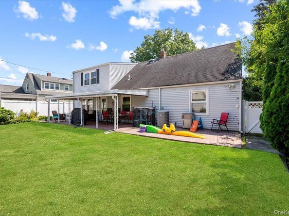 53 Periwinkle Road, Levittown NY 11756
