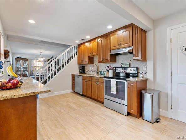 53 Periwinkle Road, Levittown NY 11756