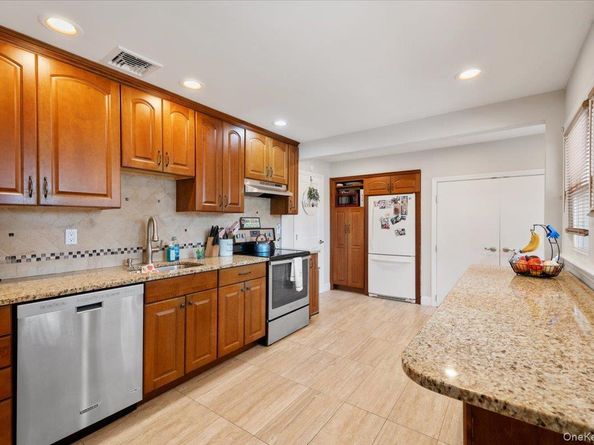 53 Periwinkle Road, Levittown NY 11756