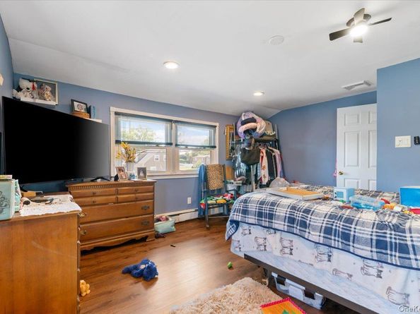 53 Periwinkle Road, Levittown NY 11756