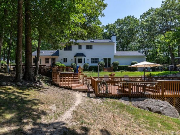 167 Farm Road E, Wading River NY 11792