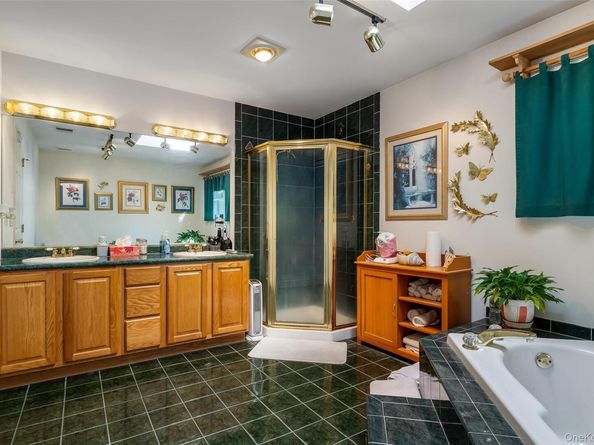 167 Farm Road E, Wading River NY 11792