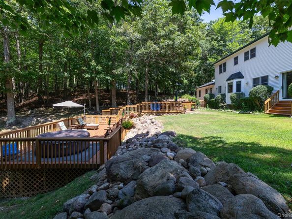 167 Farm Road E, Wading River NY 11792