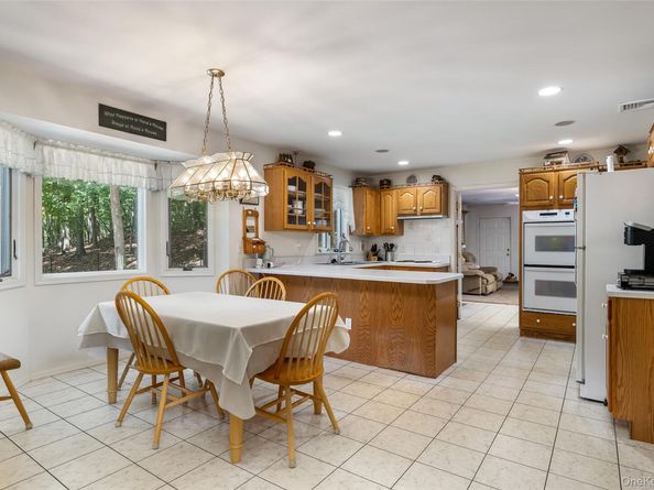 167 Farm Road E, Wading River NY 11792