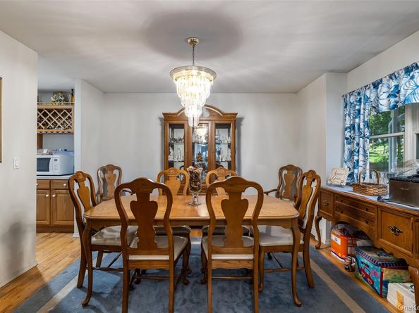 167 Farm Road E, Wading River NY 11792