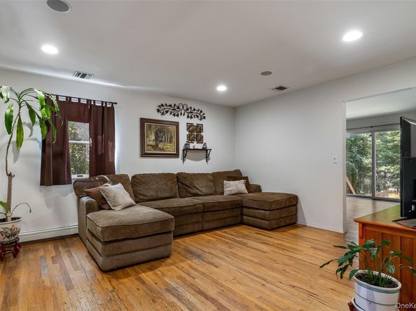 167 Farm Road E, Wading River NY 11792