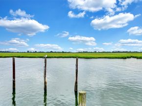 1 Anchorage Way 201, Freeport NY 11520