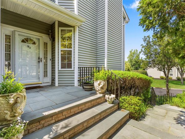 93 paddington Circle, Smithtown NY 11787